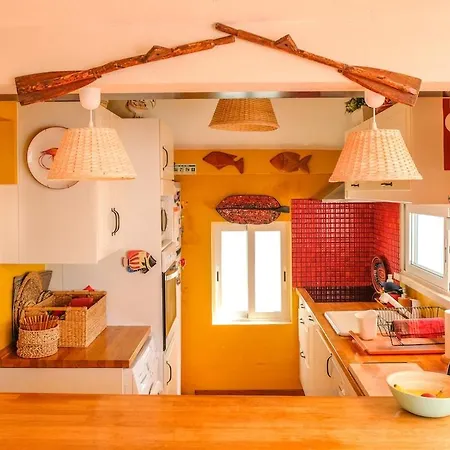 בית נופש House With Terrace And Bbq נאזרה
